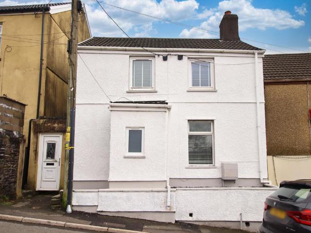 House for sale in Tonyrefail, Coedely