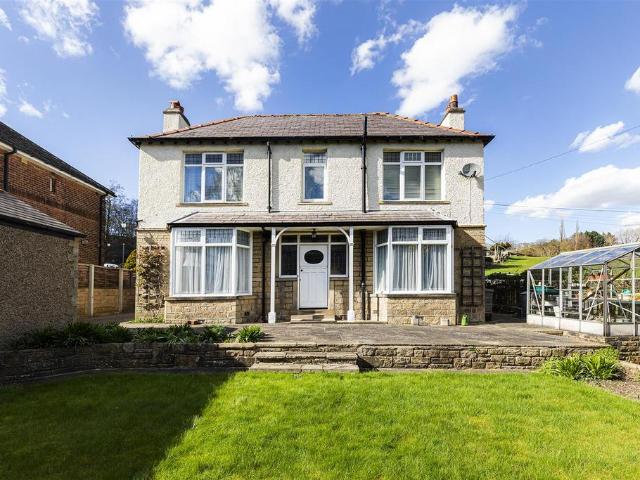 House for sale in Almondbury, West Yorkshire