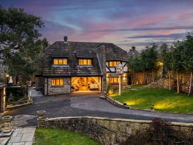 House for sale in Charlesworth, East Midlands