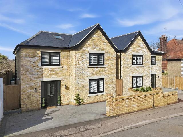 House for sale in Kings Hill, Colliers End