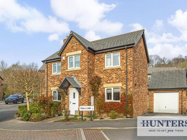 House for sale in Tranmere Park, Guiseley
