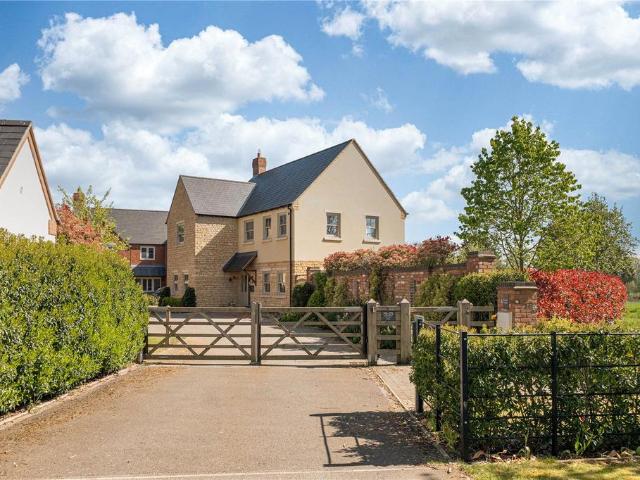 House for sale in Stanford On Avon, Leicestershire