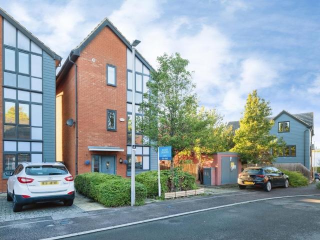House for sale in Fenny Stratford, Milton Keynes