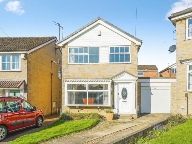 House for sale in Farsley, West Yorkshire
