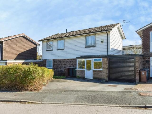 House for sale in Whinmoor, West Yorkshire