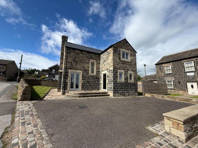 House for sale in Hoylandswaine, South Yorkshire