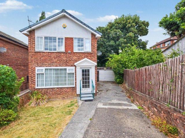 House for sale in Silver Royd Hill, Leeds