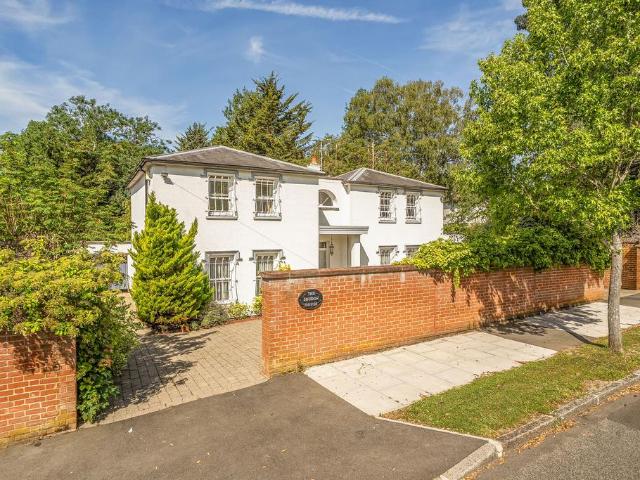 House for sale in Pinner, Greater London