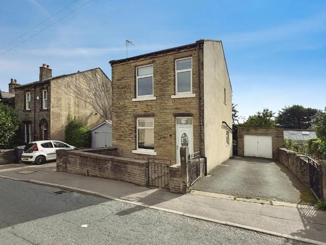 House for sale in Rastrick, West Yorkshire