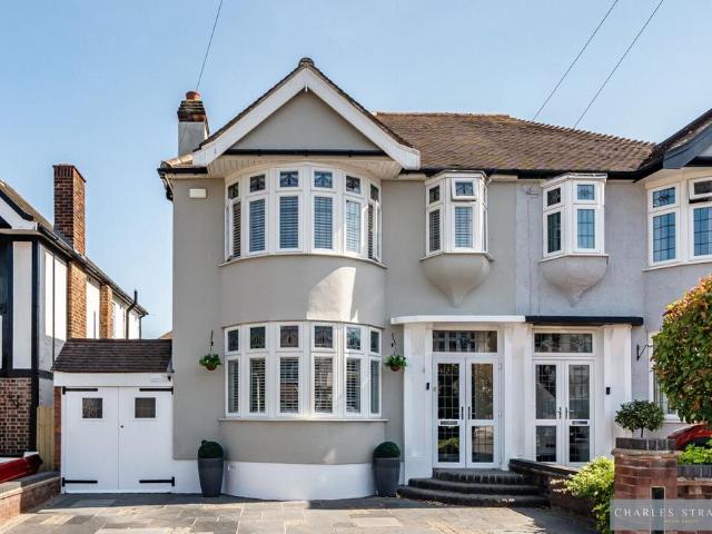House for sale in Gidea Park, Greater London