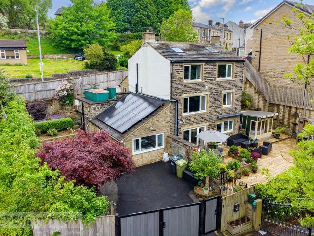 House for sale in Milnsbridge, West Yorkshire
