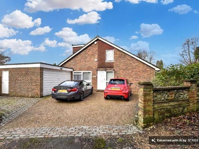 House for sale in Pachesham Park, Surrey
