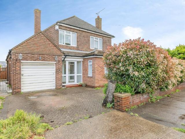 House for sale in Chadwell St Mary, Essex