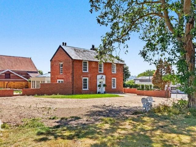 House for sale in Cattawade, Chelmondiston