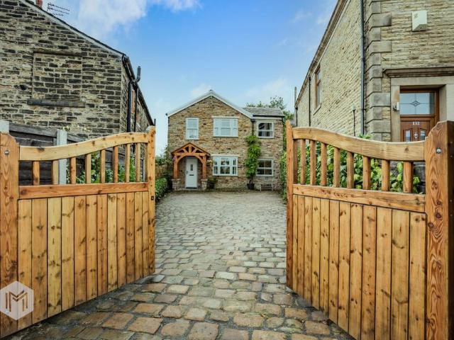House for sale in Kirklees, Bury