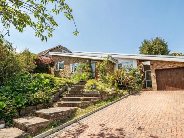 House for sale in London Borough of Croydon, Kenley