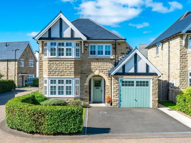 House for sale in Horsforth Vale, Farsley