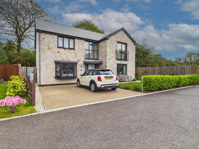 House for sale in Tresamble, Cornwall