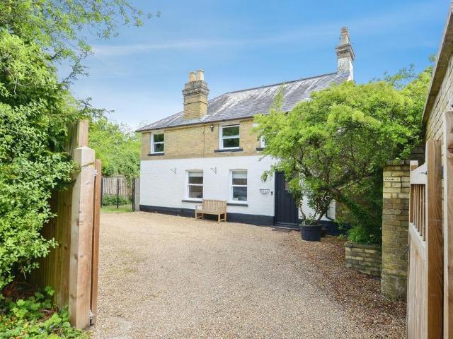 House for sale in Pinner, Greater London