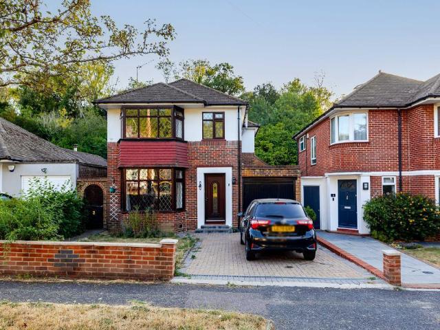 House for sale in London Borough of Croydon, Sanderstead