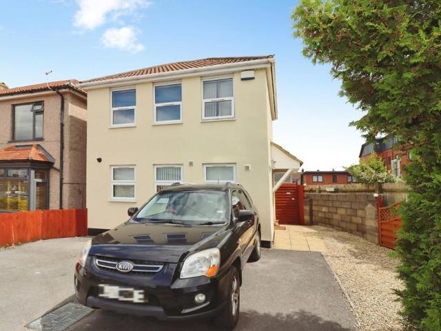 House for sale in Kingswood