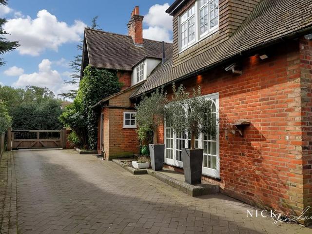 House for sale in Ingatestone and Fryerning, Navestock Side