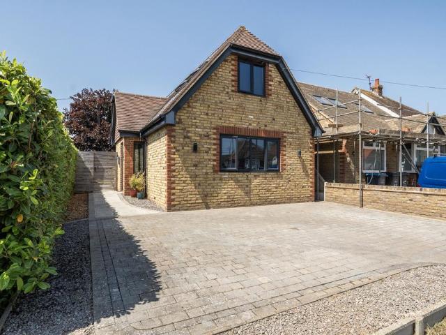 House for sale in Cliffsend, Acol