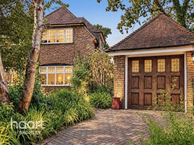 House for sale in Elmstead, Greater London