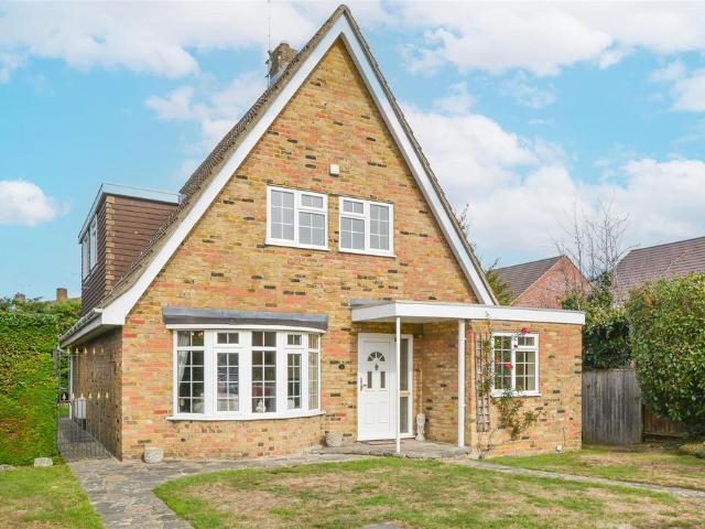 House for sale in Pilgrims' Hatch, Brentwood