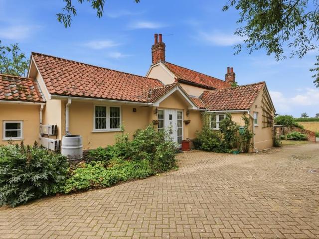 House for sale in Chelmondiston, Suffolk