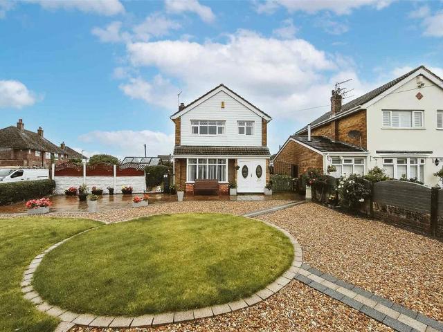 House for sale in Roby Mill, Lancashire