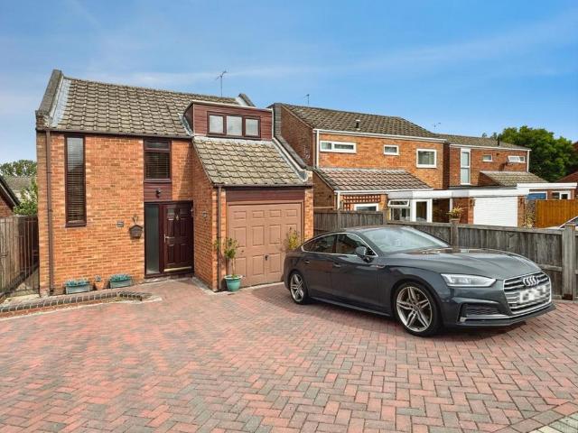 House for sale in Budbrooke, Warwick