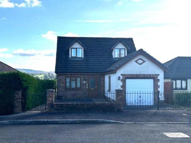 House for sale in Llangadog