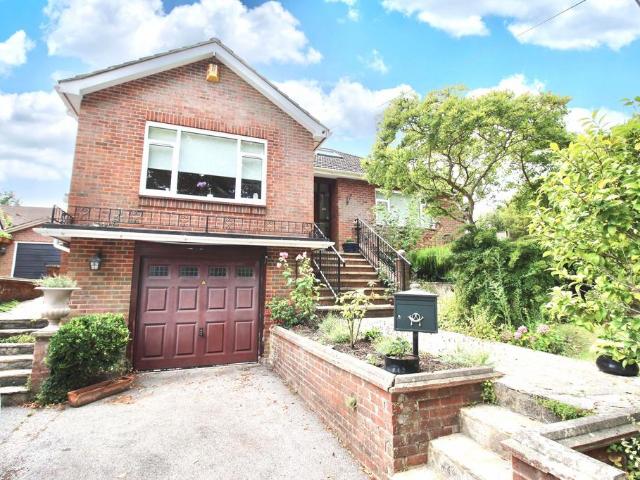 House for sale in Hedge End, Helford