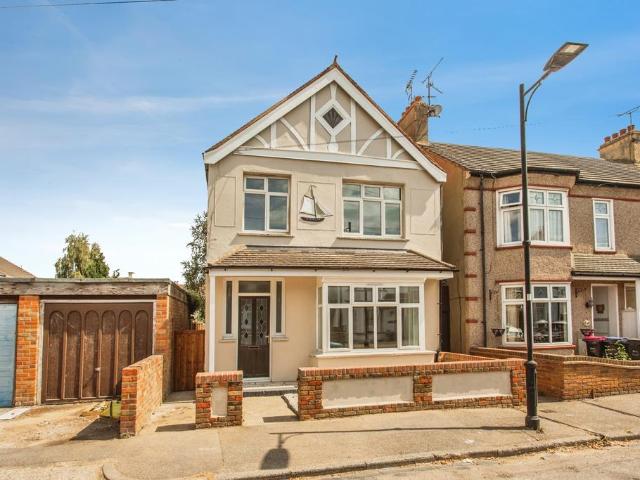House for sale in North Shoebury, Alton Barnes