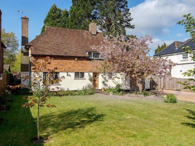House for sale in Hillview, Surrey
