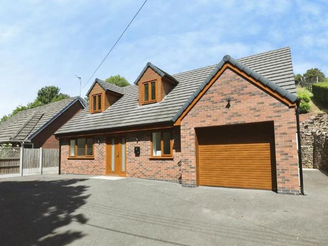 House for sale in Kingsley Moor, Staffordshire