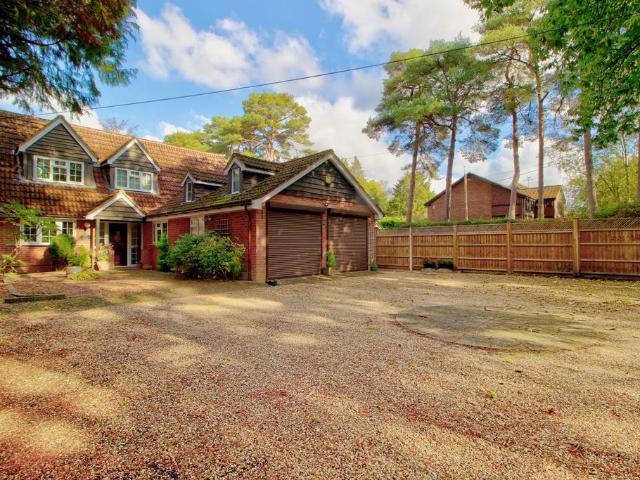 House for sale in Finchampstead