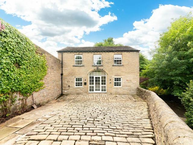 House for sale in Highburton, West Yorkshire