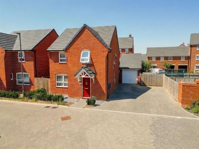 House for sale in Kingsbrook, Buckinghamshire