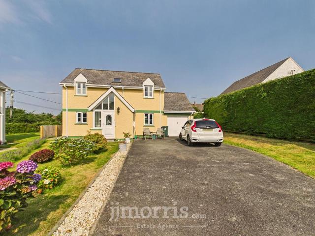 House for sale in Dinas Cross
