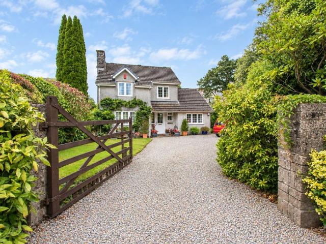 House for sale in Weir Quay, Devon