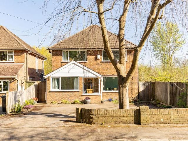 House for sale in Burstow, Hillview