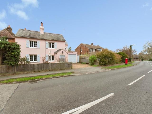 House for sale in Pachesham Park, Surrey