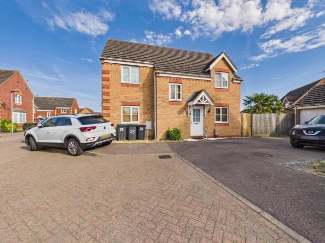 House for sale in Harrowden, Bedford