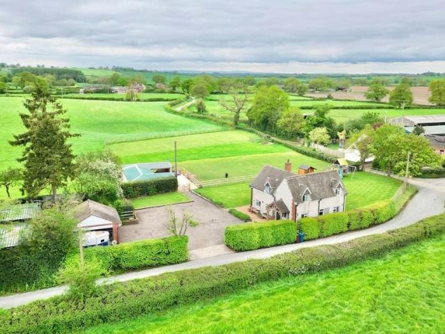 House for sale in Woodseaves, Baswich