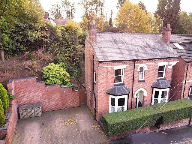 House for sale in Winshill, Beamhurst