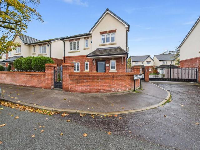House for sale in Roby Mill, Lancashire