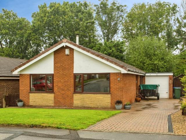 House for sale in Clayton Brook, Andertons Mill