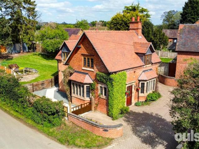 House for sale in Bromsgrove, Worcestershire